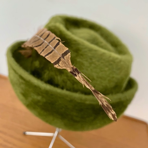 Vintage Original TOBY OF LONDON Hat Green Faux Fur Felt Feather Fedora Style - Picture 7 of 14